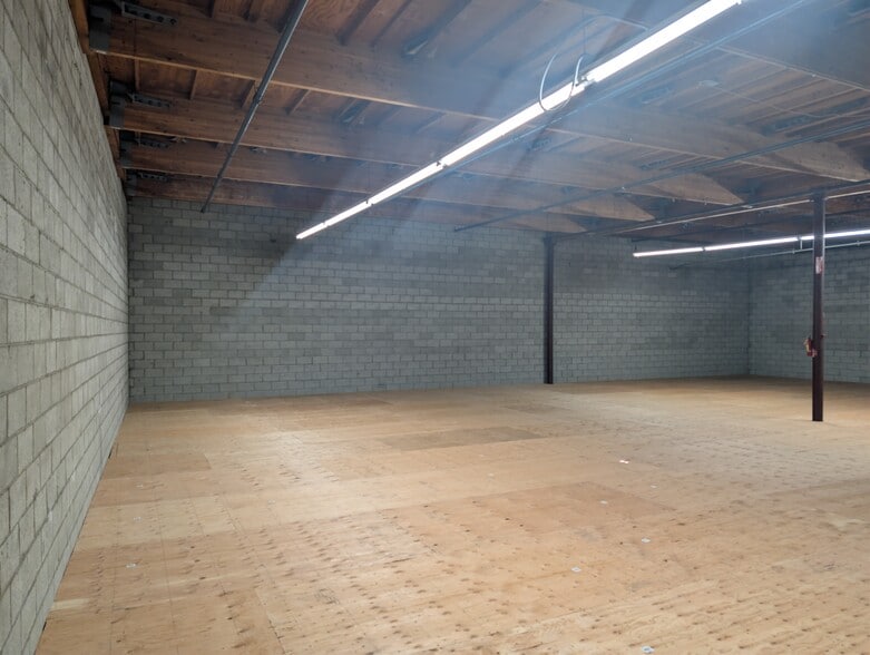 More Photos Of 2120 S Main St, Los Angeles Warehouse For Sale