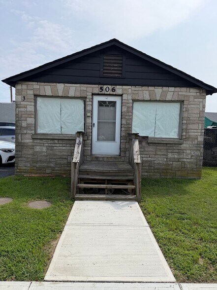 More Photos Of 506 Atkins Ave, Neptune Office For Lease