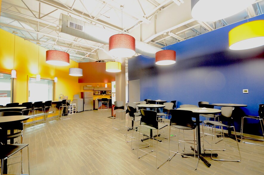 More Photos Of 100 Marketing Way, Suffield Manufacturing For Sale