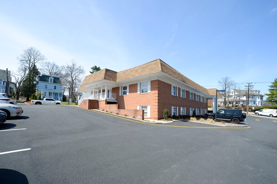 More Photos Of 127 Union Ave, Ridgewood Medical For Lease