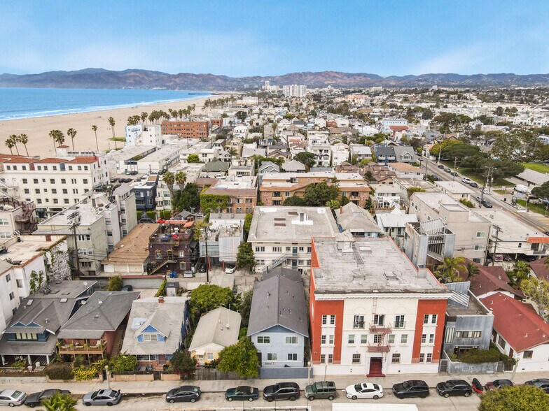 More Photos Of 25 Horizon Ave, Venice Apartments For Sale