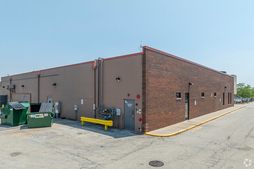 More Photos Of 20 Biesterfield Rd, Elk Grove Village Freestanding For Lease