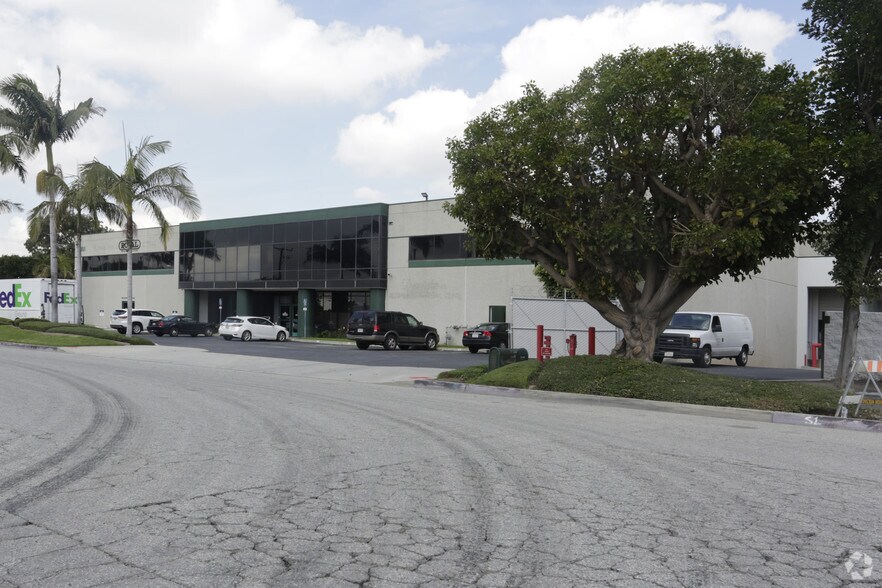 More Photos Of 2801-2803 E 208th St, Carson Warehouse For Lease