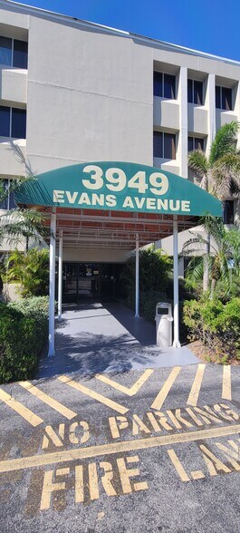 More Photos Of 3949 Evans Ave, Fort Myers Medical For Sale