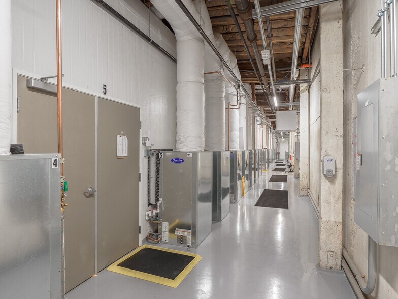 More Photos Of 630 SW Walnut St, Hillsboro Warehouse For Sale