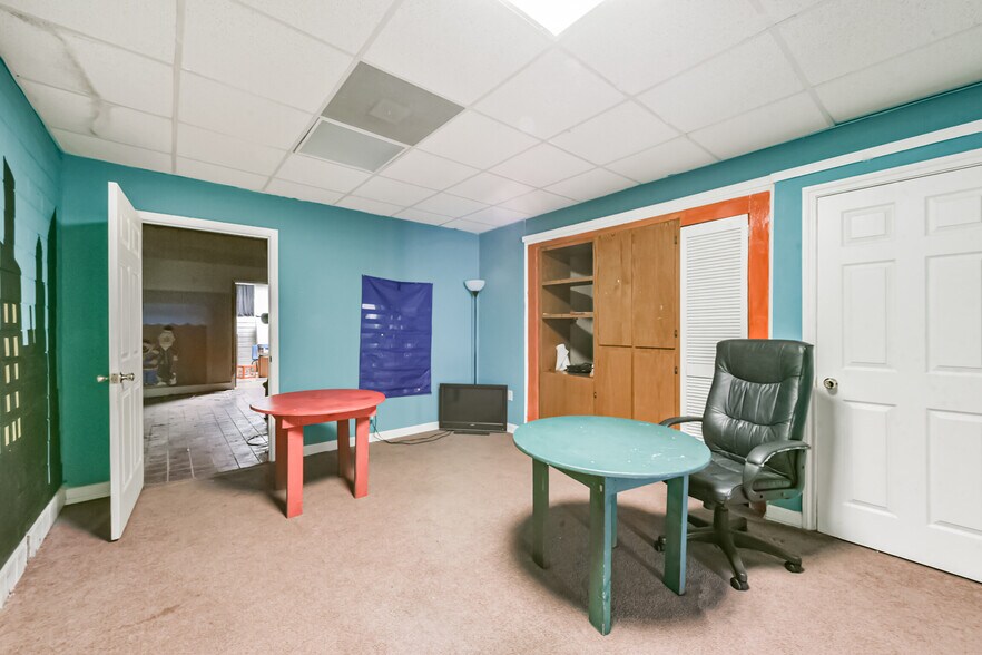 More Photos Of 130 S 4th St, La Porte General Retail For Sale