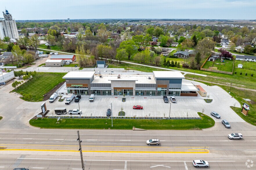 More Photos Of 750 Hickman Rd, Waukee Storefront For Lease