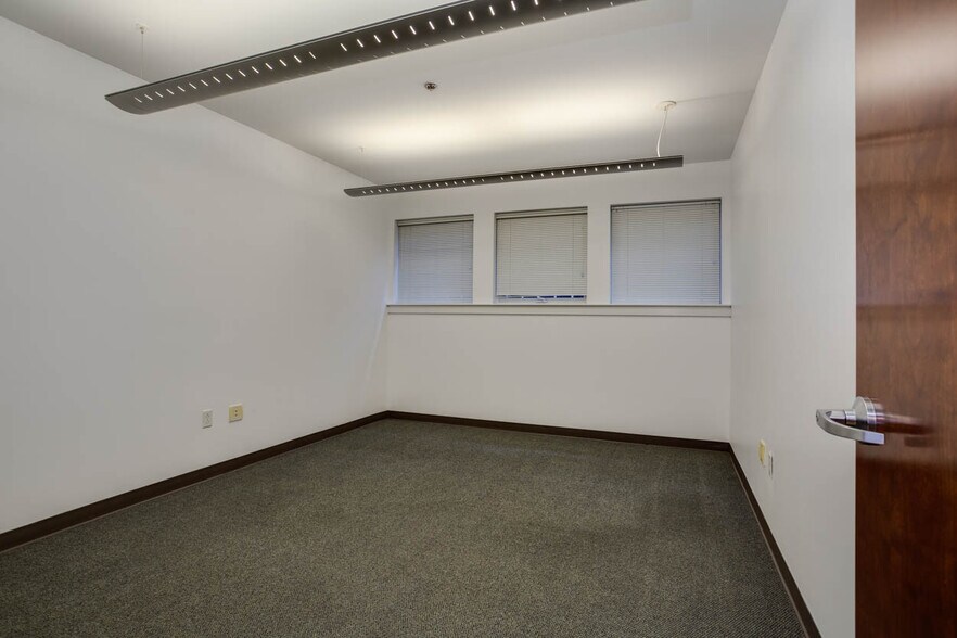 More Photos Of 1140 E Market St, Charlottesville Office For Lease