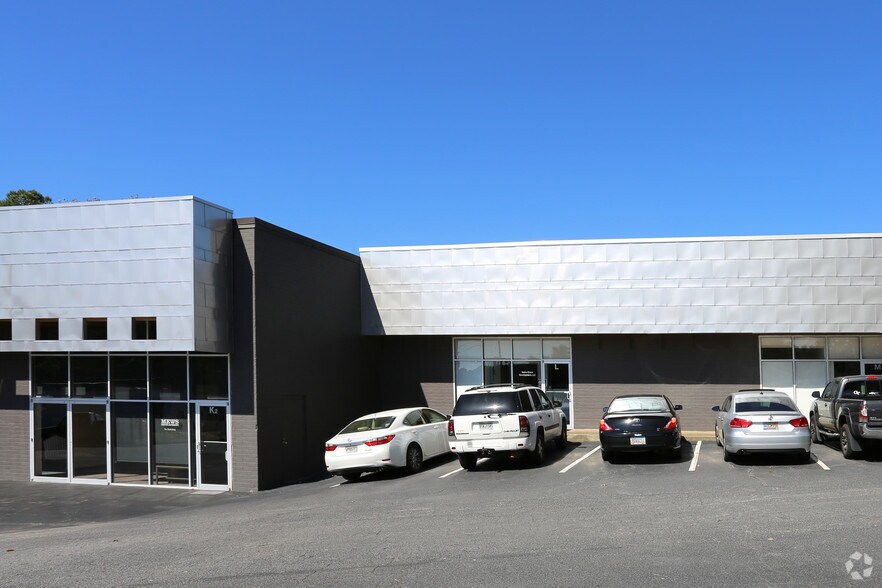 More Photos Of 2135 Defoor Hills Rd NW, Atlanta Light Distribution For Lease