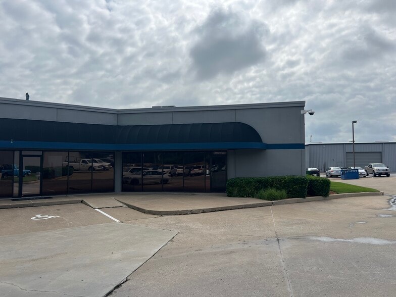 Primary Photo Of 10205 E 61st St, Tulsa Unknown For Lease