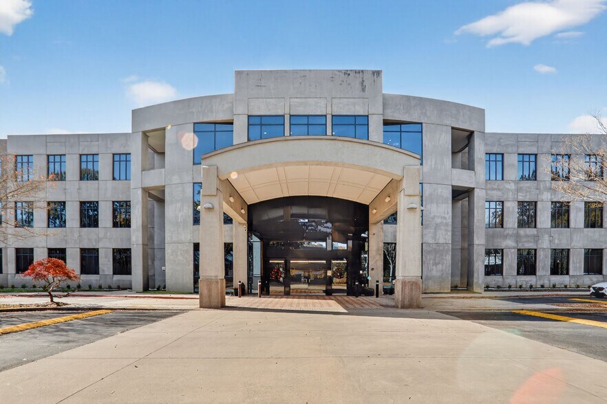 More Photos Of 5955 State Bridge Rd, Johns Creek Coworking Space