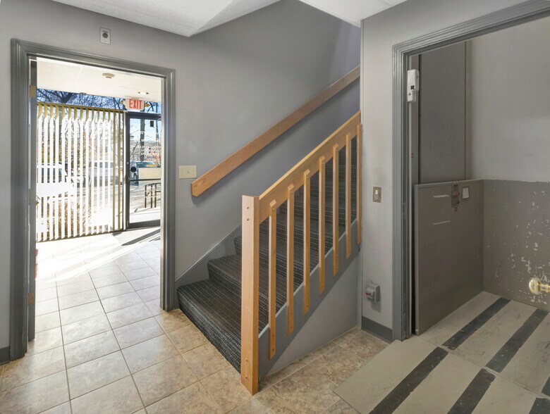 More Photos Of 125 High St, Mansfield Light Distribution For Lease