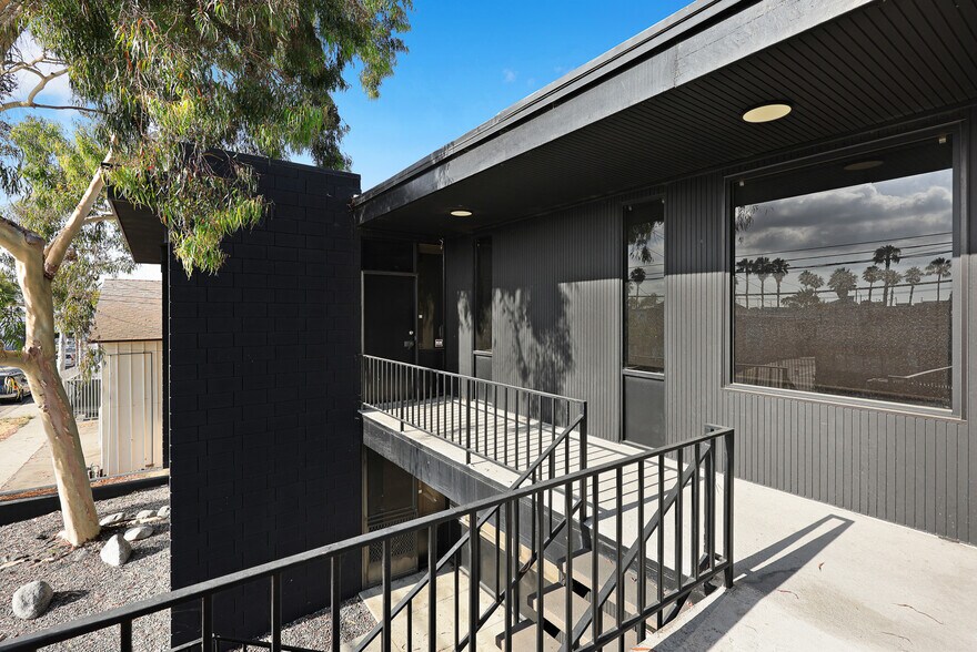 More Photos Of 2702 Saint Louis Ave, Signal Hill Warehouse For Lease