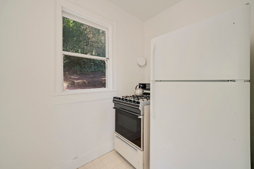 More Photos Of 1423-1425 Foothill, Calistoga Apartments For Sale