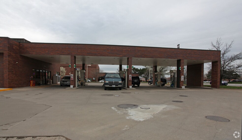 More Photos Of 8698 College Blvd, Overland Park General Retail For Sale