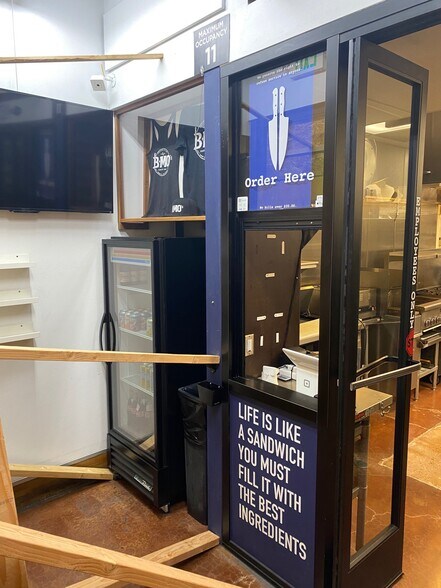 More Photos Of 1035-1038 Garnet Ave, San Diego Restaurant For Lease