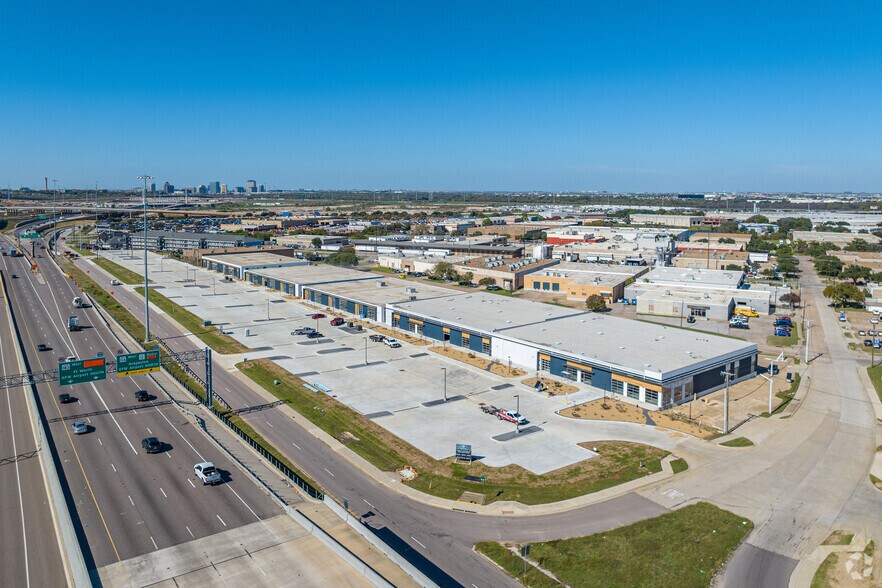 More Photos Of 3216-3308 Royalty Row, Irving Showroom For Lease