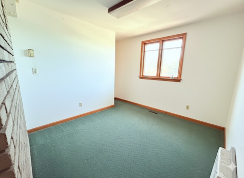 More Photos Of Midland Ave, Hicksville Warehouse For Sale