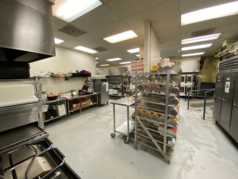 More Photos Of 5200 W Washington Blvd, Los Angeles Flex For Lease