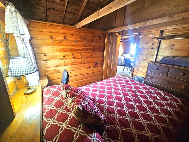 More Photos Of 24 Harris Point Rd, Eastport Hotel For Sale
