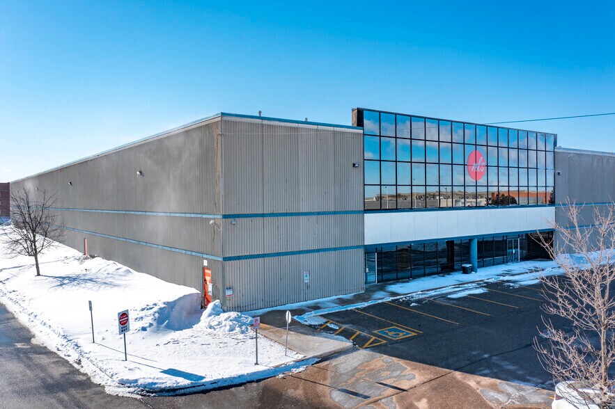 More Photos Of 200 Chrysler Dr, Brampton Warehouse For Lease