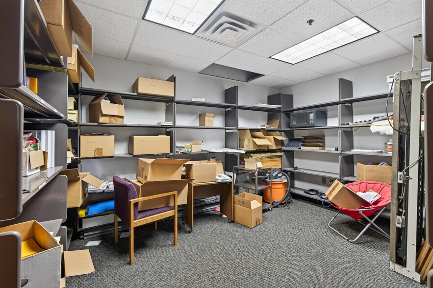 More Photos Of 521-563 Phalen Blvd, Saint Paul Coworking Space