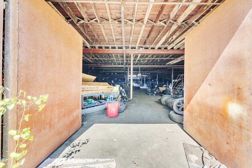 More Photos Of 305 W Trigg Ave, Memphis Warehouse For Sale