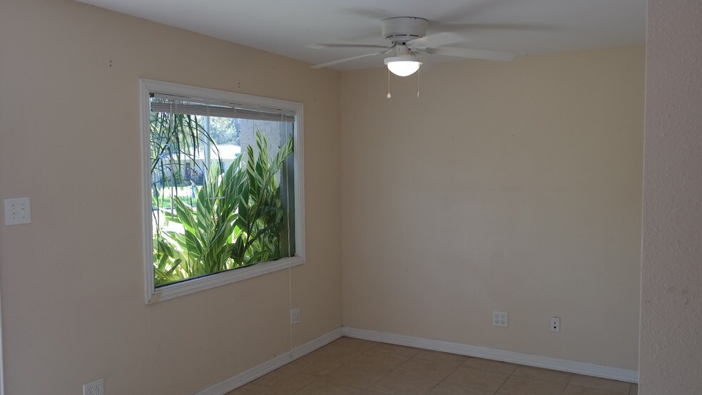 More Photos Of 1105 N Meyer Rd, Seabrook Office For Sale