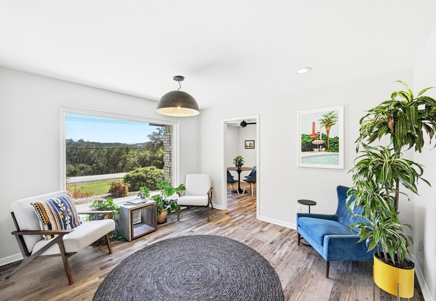 More Photos Of 900 N Cuernavaca Dr, Austin Office For Sale