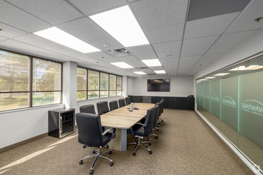 More Photos Of 5 Eves Dr, Marlton Office For Lease
