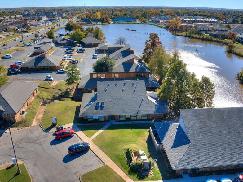 More Photos Of 2124 S Shadowlake, Oklahoma City Medical For Sale