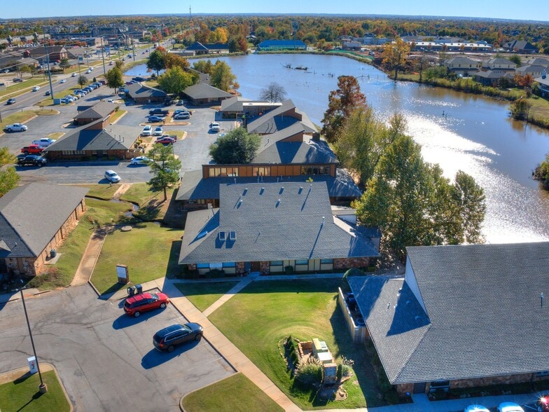 More Photos Of 2124 S Shadowlake, Oklahoma City Medical For Lease