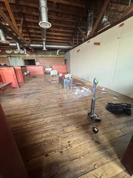 More Photos Of 112 E Cherokee Ave, Enid Manufacturing For Lease