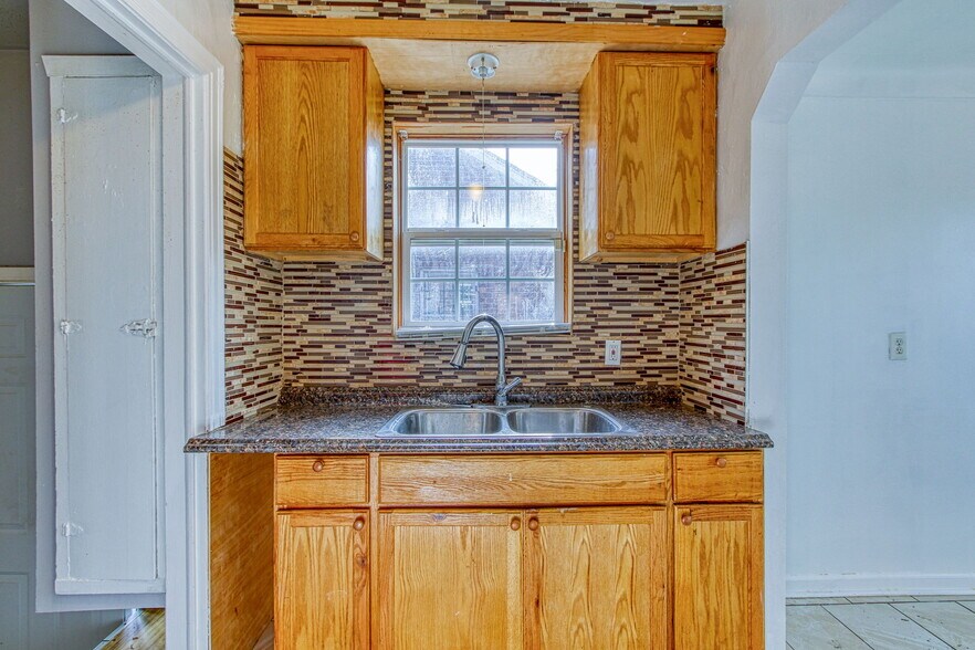 More Photos Of 12014 Duchess St, Detroit Flex For Sale