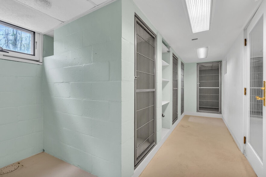 More Photos Of 261 Rt 34, Colts Neck Veterinarian Kennel For Sale