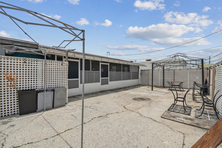 More Photos Of 275 S Lake Shore Way, Lake Alfred Restaurant For Sale