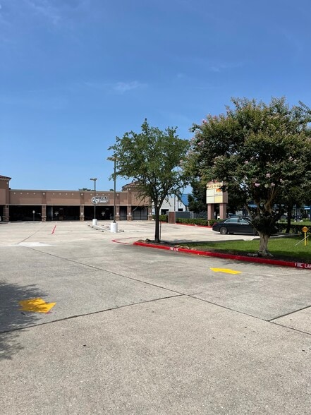 More Photos Of 6725 Atascocita Rd, Humble Unknown For Lease