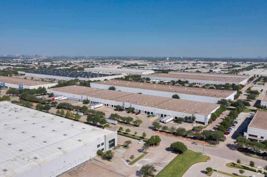 More Photos Of 11011 Regency Crest Dr, Dallas Warehouse For Lease