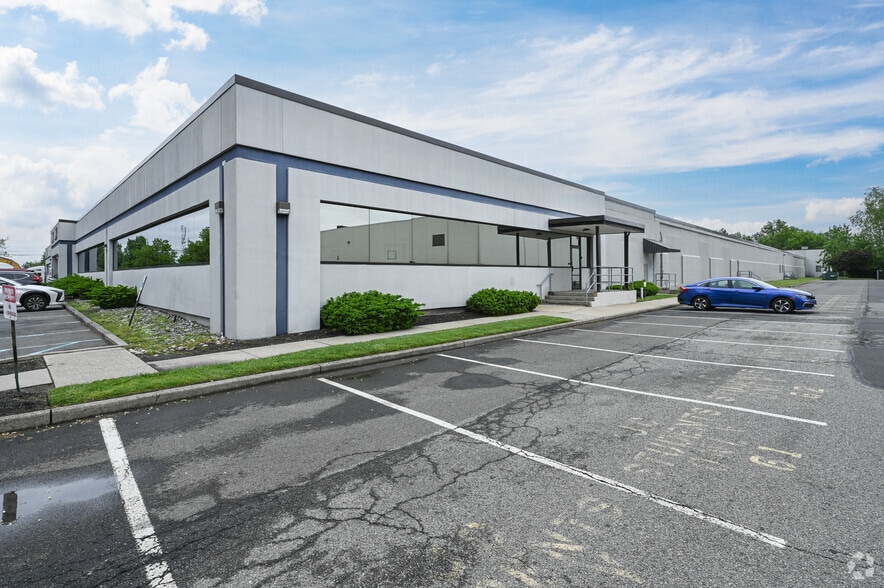 More Photos Of 100 Hollister Rd, Teterboro Light Distribution For Lease