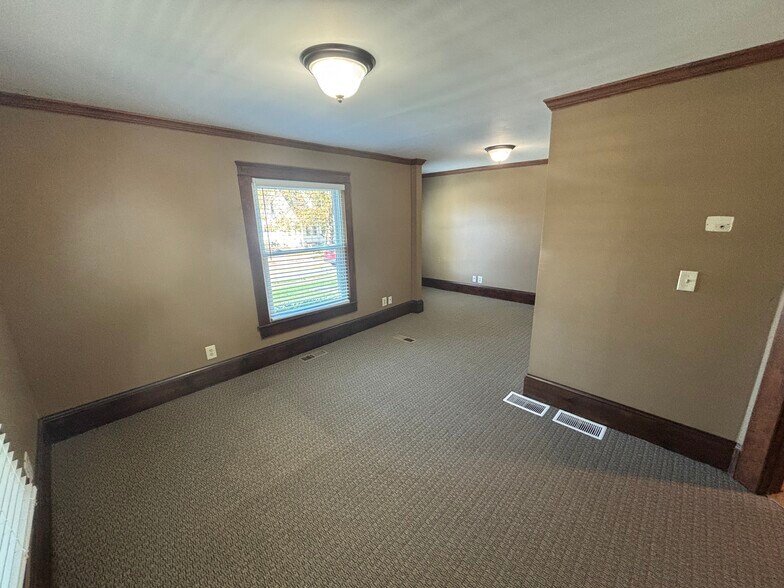 More Photos Of 150 Court St, Chardon Office Residential For Lease