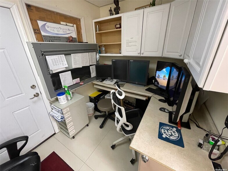 More Photos Of 11614 Myrtle Ave, Richmond Hill Medical For Sale