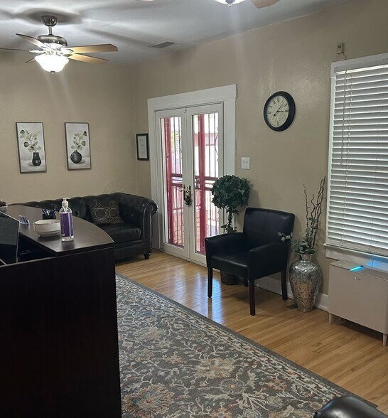 More Photos Of 1003 Luna Cir NW, Albuquerque Office For Sale