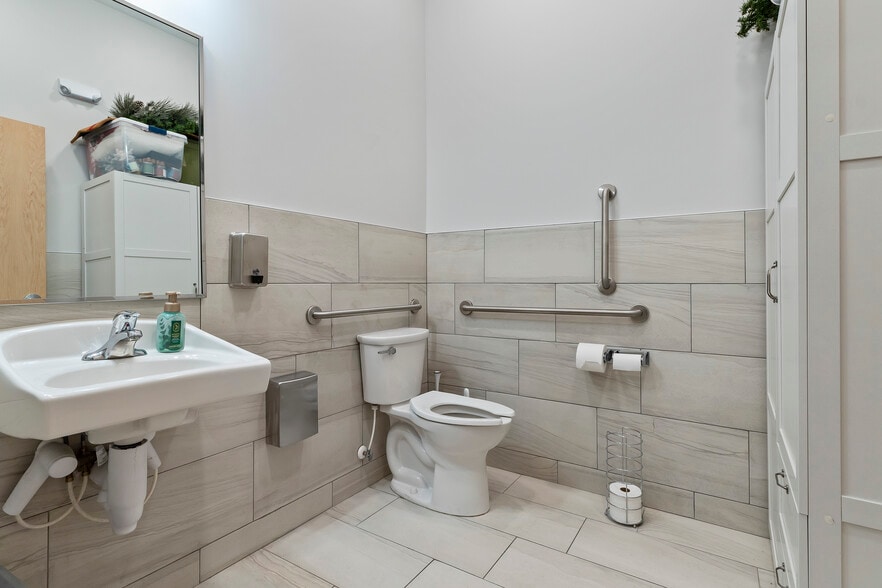 More Photos Of 10412 S 1055 W, South Jordan Office For Sale