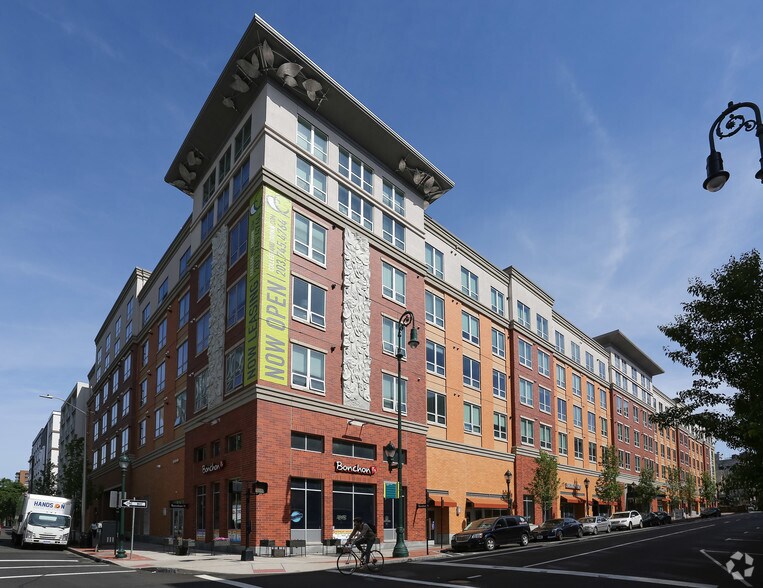 More Photos Of 200 College St, New Haven Apartments For Lease
