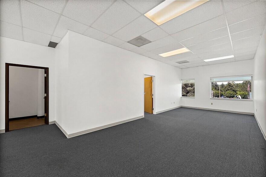 More Photos Of 3721 Kitsap Way, Bremerton Office For Lease