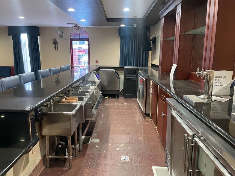 More Photos Of 111 E March Ln, Stockton Hotel For Lease