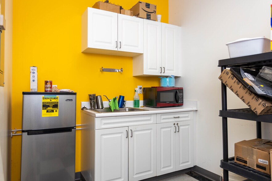 More Photos Of 1970 Us-68 N, Xenia Freestanding For Lease