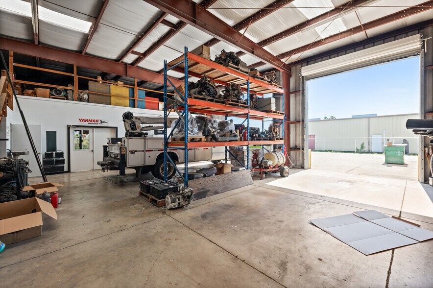More Photos Of 2640 Avenue of the Americas St, Englewood Warehouse For Sale