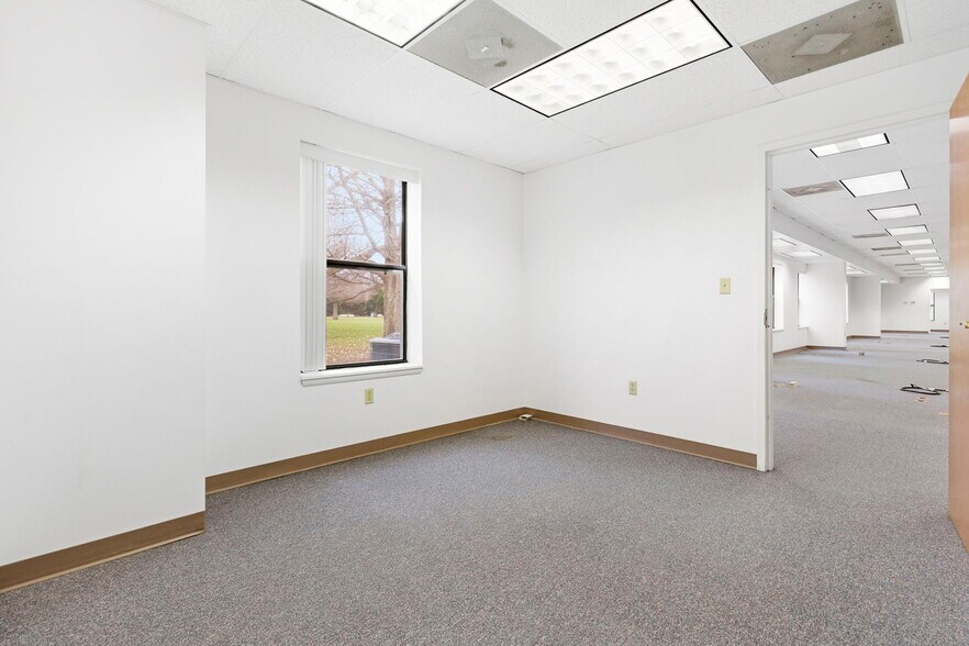 More Photos Of 718 N Martin St, East Prairie Office For Sale