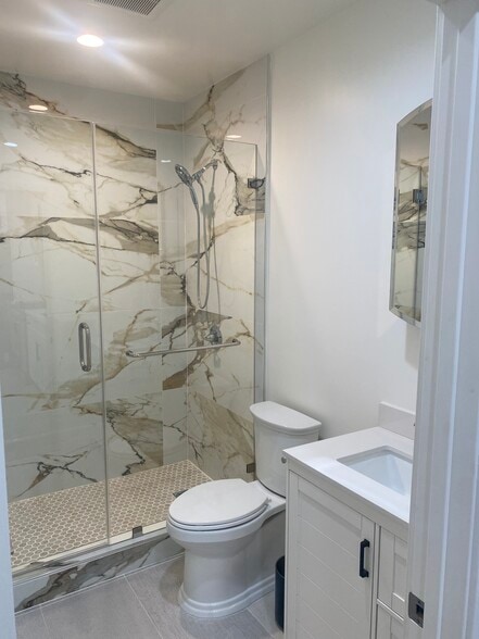 More Photos Of 405 W Broadway, Glendale Apartments For Sale